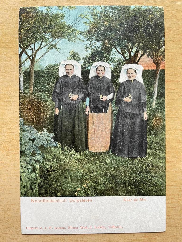 Noordbrabantsch dorpsleven- naar de mis, Ophalen of Verzenden, Voor 1920, Ongelopen, Klederdracht