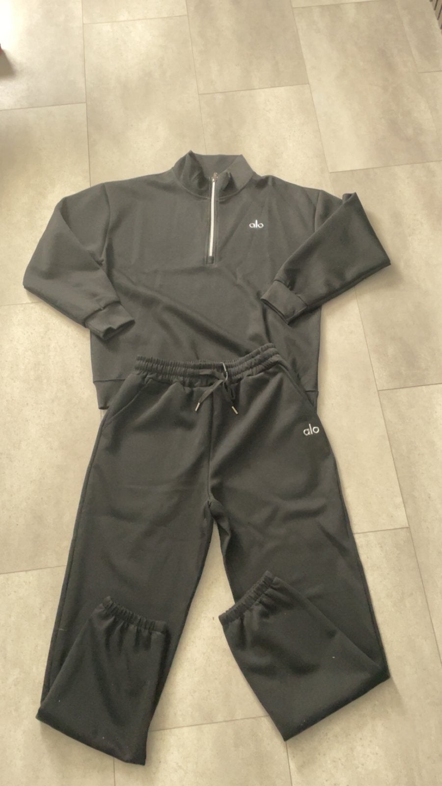 Alo Yoga sportset (trui en broek) - Maat L/G, Zwart, Maat 42/44 (L), Nieuw, Ophalen of Verzenden