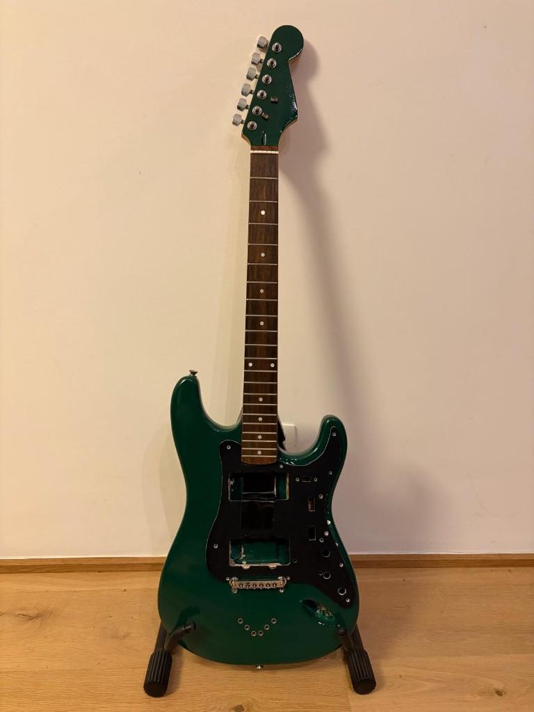Squier Strat Body + nek, Muziek en Instrumenten, Instrumenten | Onderdelen, Ophalen, Gebruikt, Elektrische gitaar