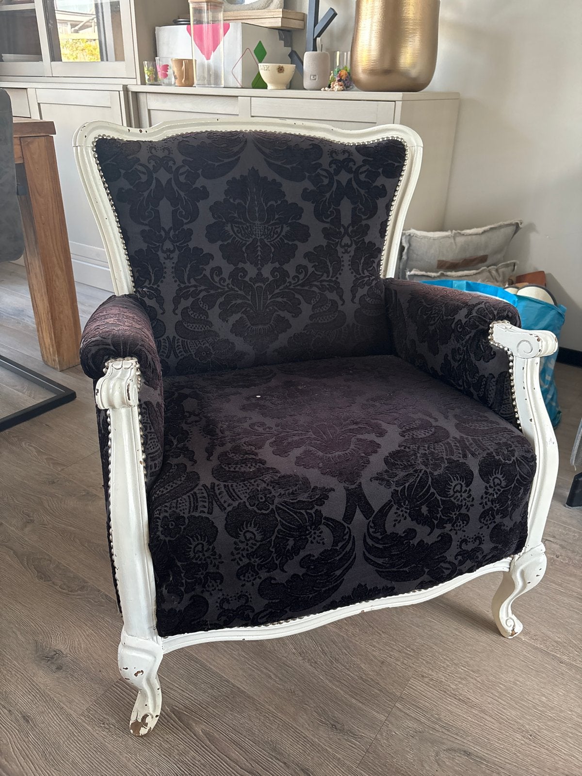 Barok fauteuil met zwarte stof en wit houten frame, Huis en Inrichting, Stoelen, Ophalen, Gebruikt, Zwart, Eén