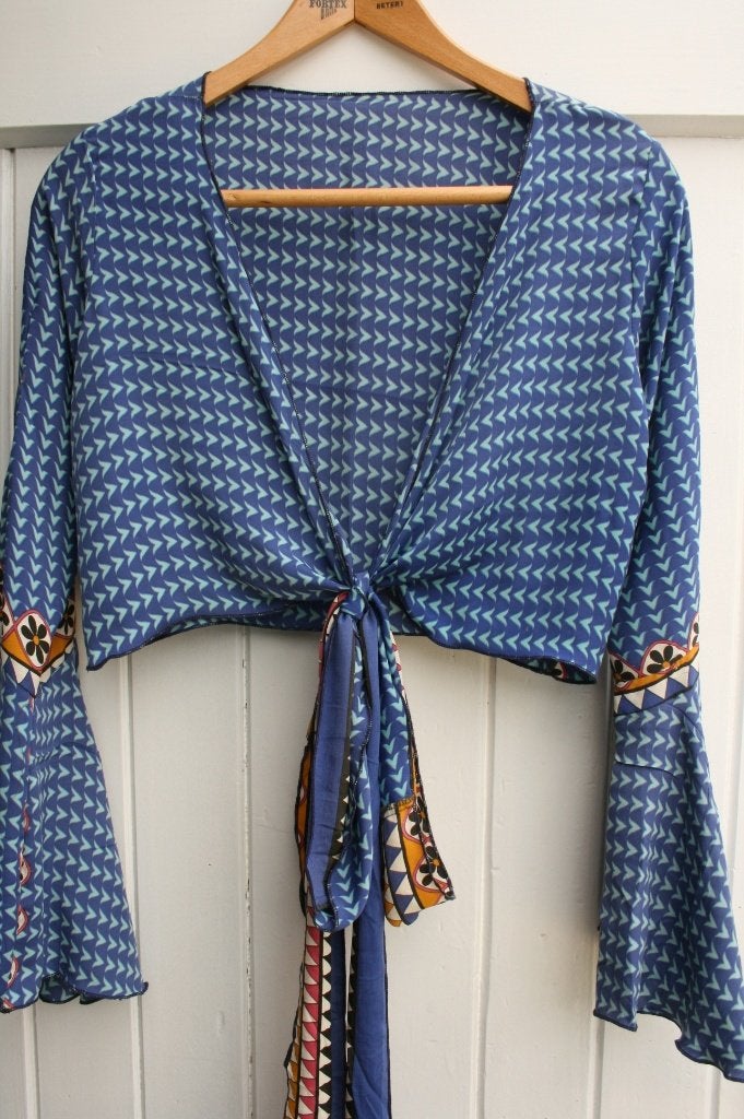 NIEUWE! Blauwe zijden bolero  One Size, Kleding | Dames, Tops, Nieuw, Maat 38/40 (M), Blauw, Korte mouw, Ophalen of Verzenden