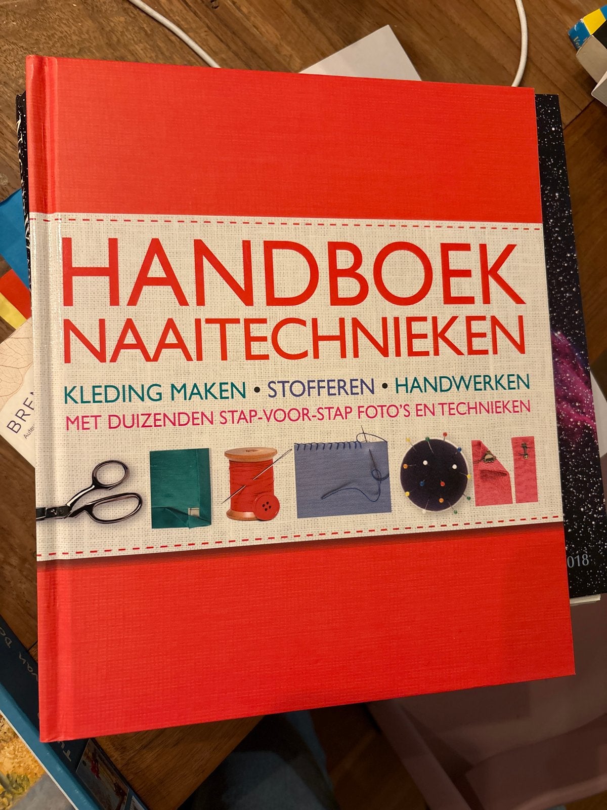 Handboek Naaitechnieken: Kleding Maken, Stofferen, Handwerke, Boeken, Ophalen of Verzenden, Zo goed als nieuw, Borduren en Naaien