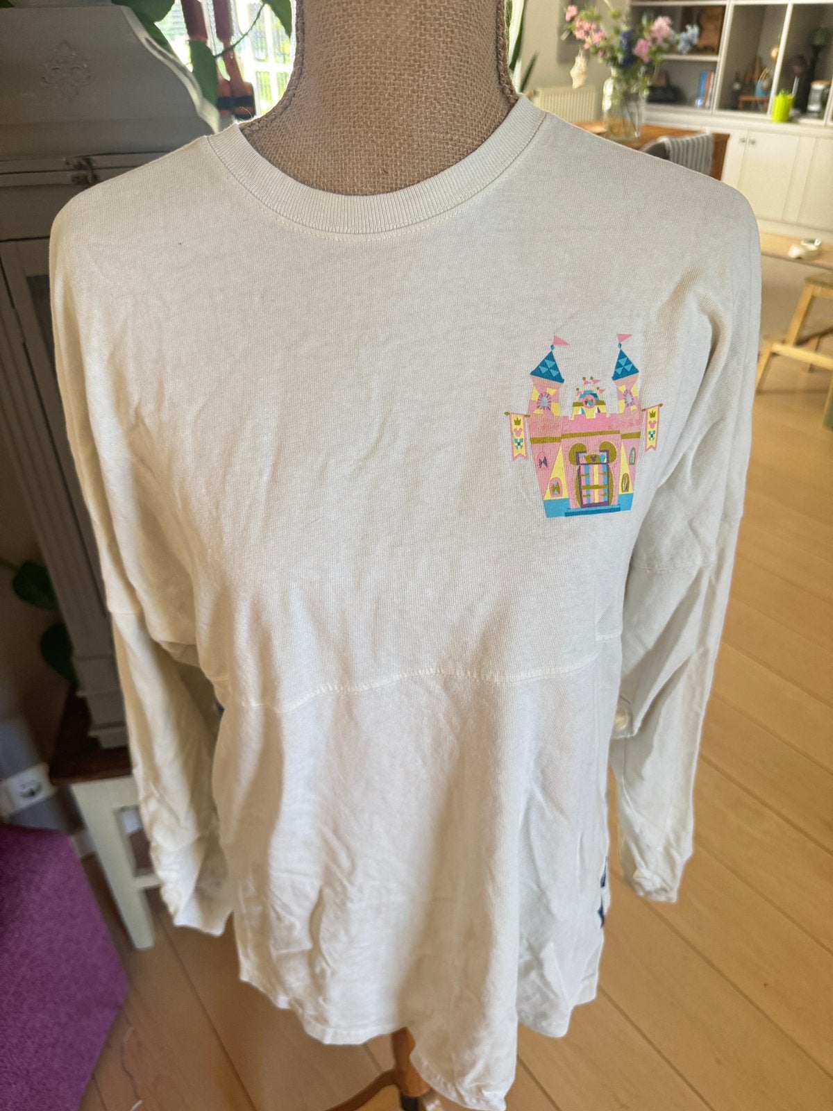 Official disney shibuya store tokyo spirit jersey, Ophalen of Verzenden, Overige figuren, Nieuw, Kleding of Textiel