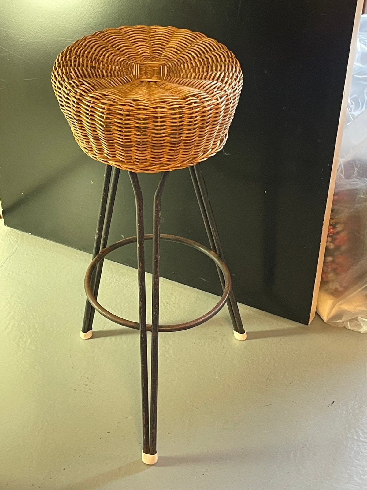 Rohé Noordwolde stijl midcentury rotan kruk barkruk, Ophalen, Metaal, Gebruikt, Met voetsteun
