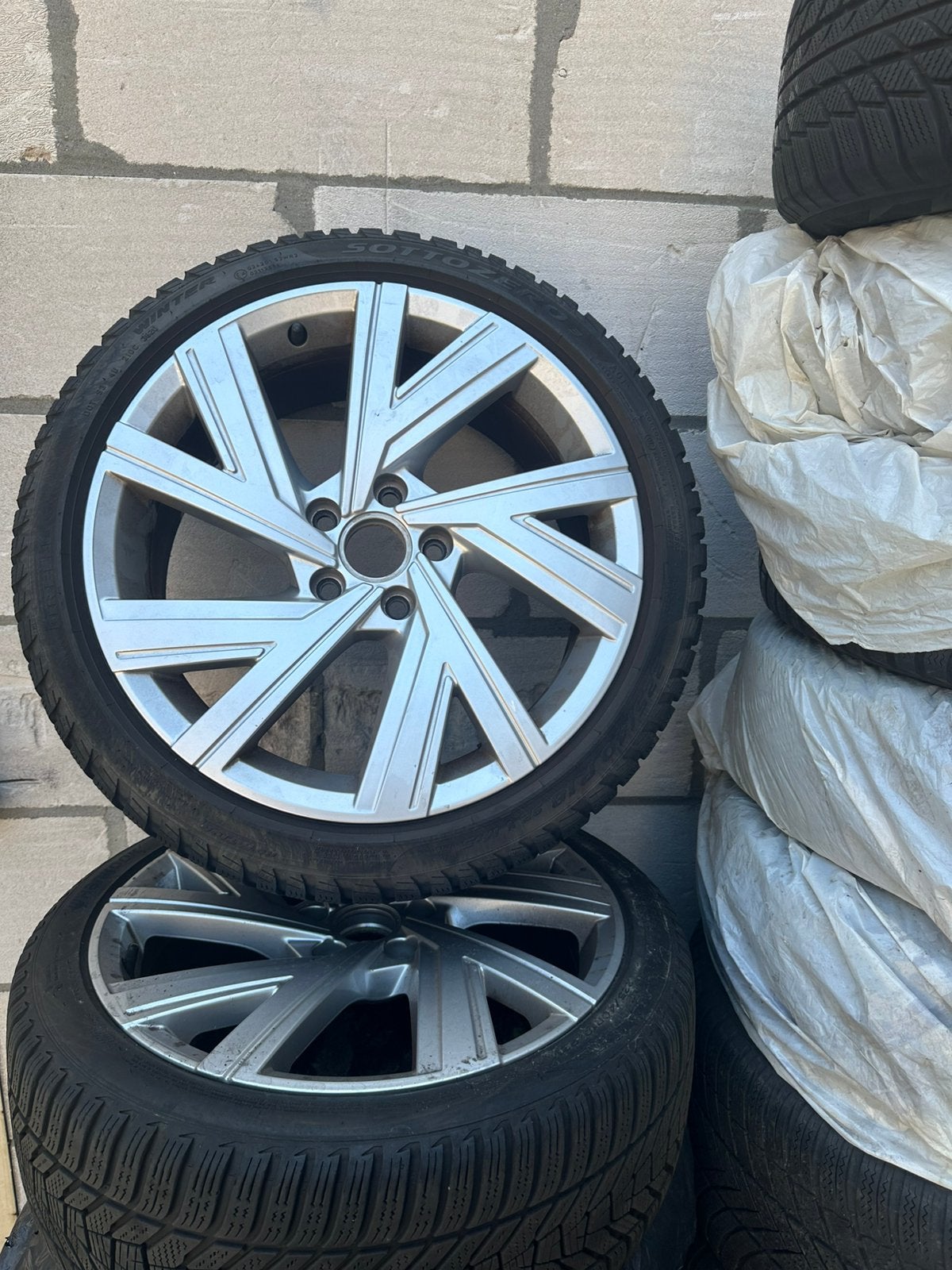 Volkswagen golf velgen origineel 225 40 18 R line, Auto-onderdelen, Banden en Velgen, 18 inch, Banden en Velgen, 235 mm, Winterbanden