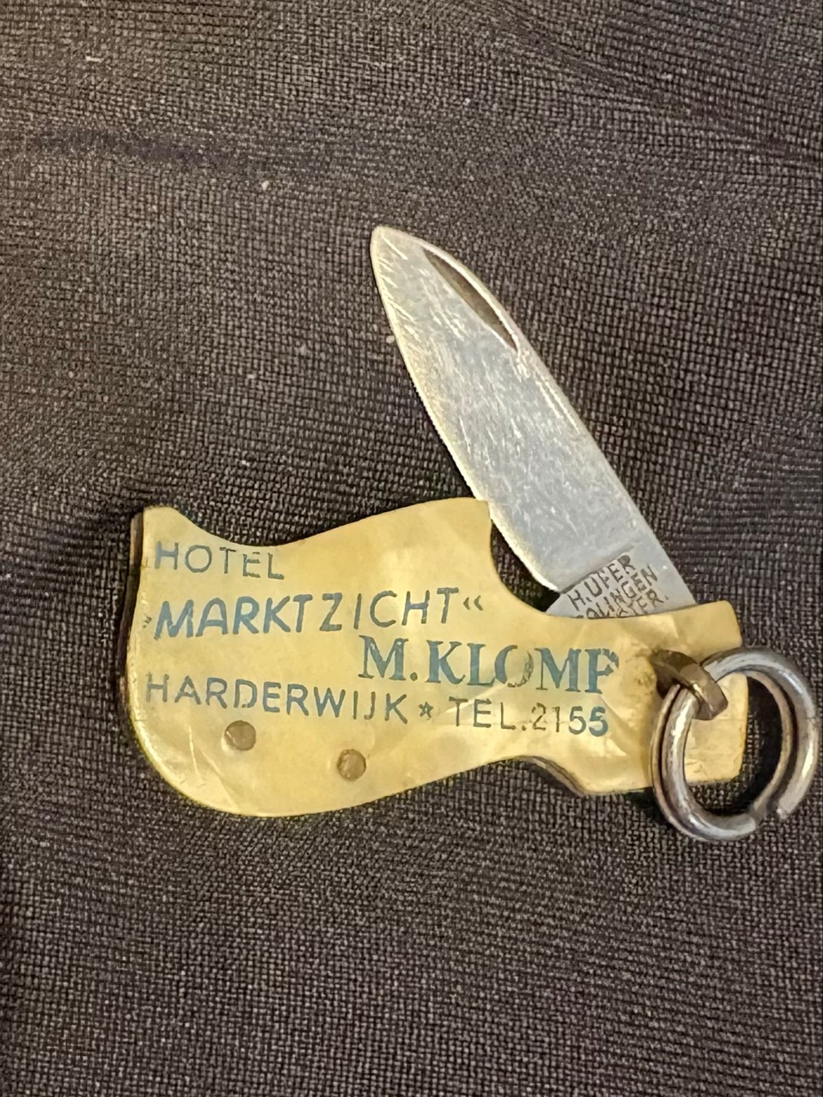 Vintage zakmesje Hotel Markt Zicht Harderwijk Holland, Ophalen of Verzenden, Gebruikt