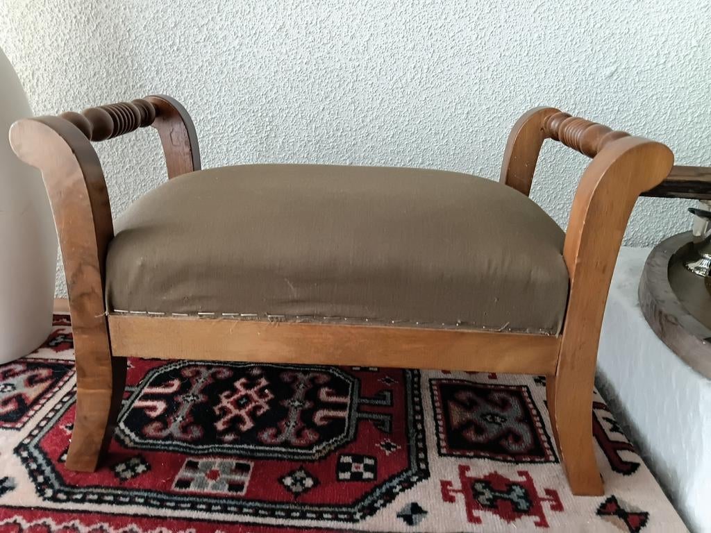 Vintage voetenbankje met leuningen, Ophalen of Verzenden, Rechthoekig, Stof, Minder dan 50 cm