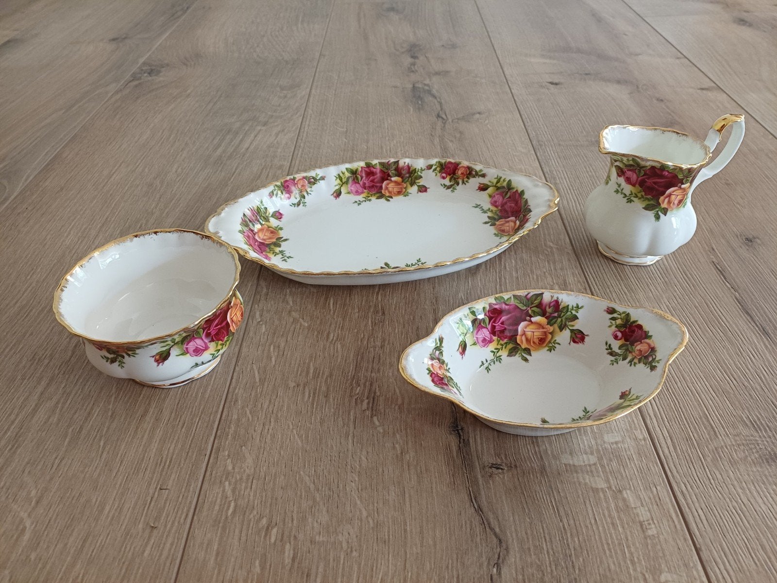 Royal Albert Suiker/Melk Set & Bonbonschaal, Antiek en Kunst, Ophalen