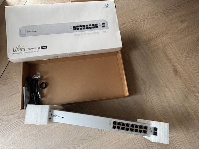 Ubiquiti UniFi Switch US-16-150W - 16 poorts PoE switch, Computers en Software, Netwerk switches, Ophalen, Zo goed als nieuw