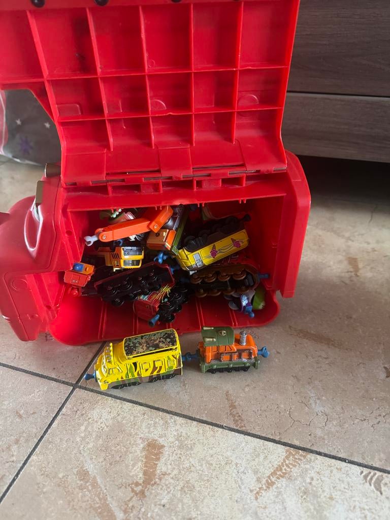 Chuggington opbergkoffer met treintjes, Ophalen of Verzenden, Gebruikt