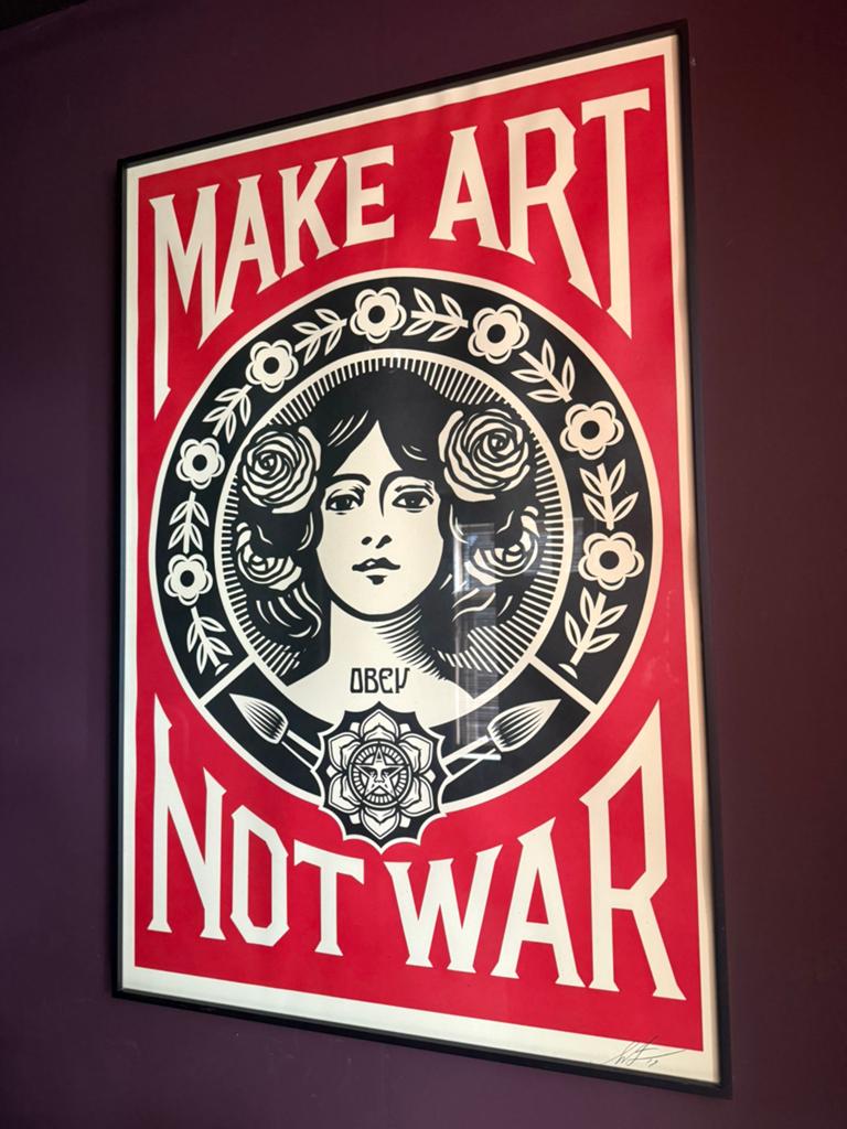 Obey print met lijst - Signed by Shepard Fairey, Antiek en Kunst, Ophalen