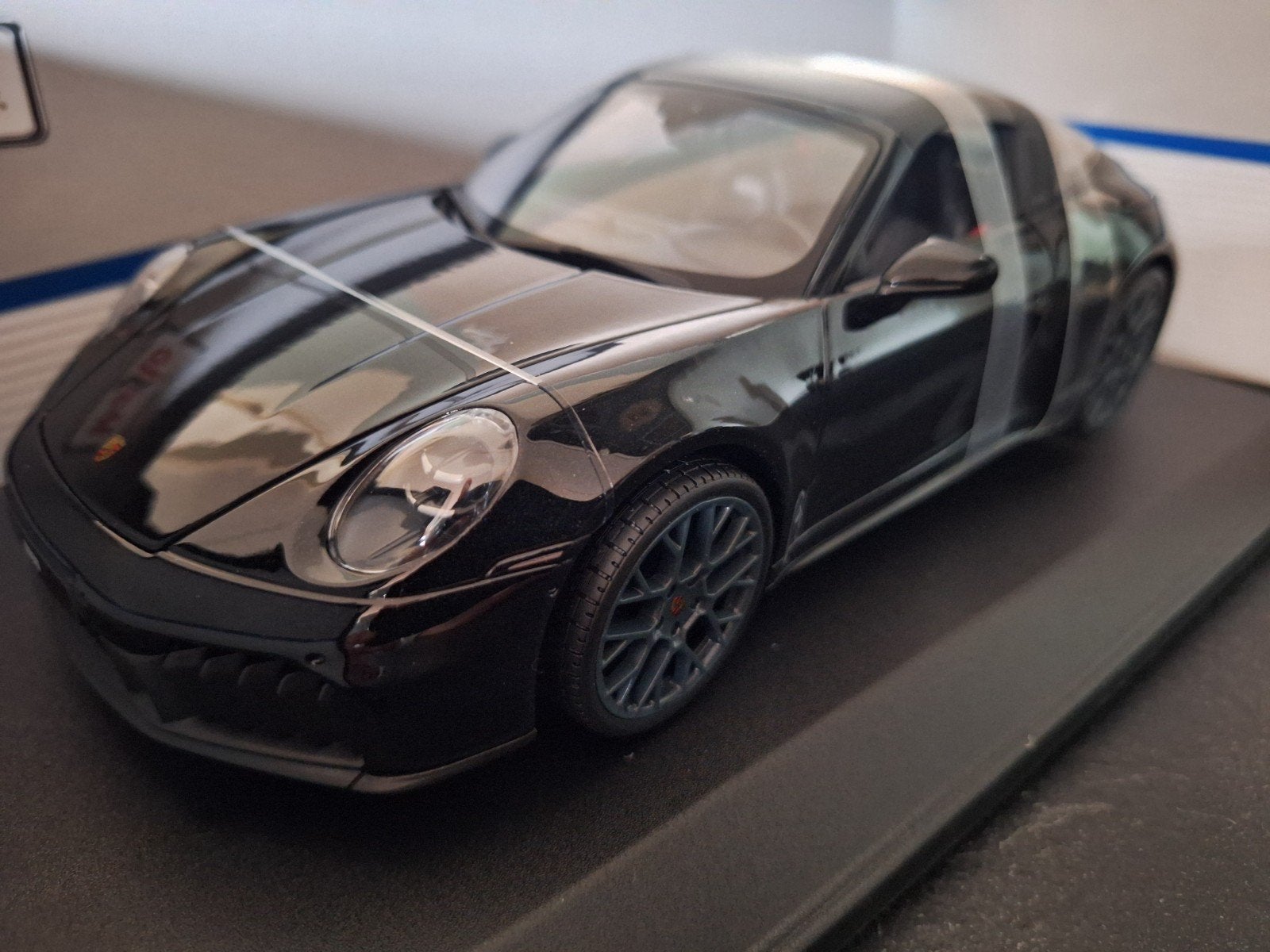 Porsche 911 (992) Targa 4 GTS 2025 
Schaal 1:18, Maisto, Auto, Nieuw, Ophalen of Verzenden