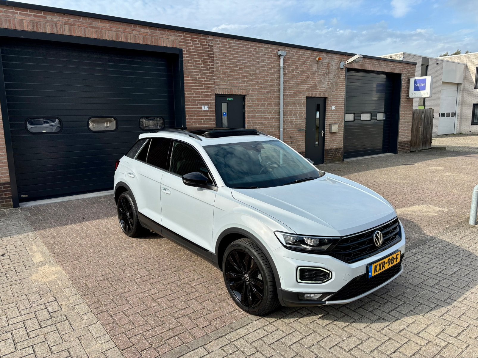 Volkswagen T-roc 2021 black style, silver white metalic, 1254 kg, 1498 cc, 4 cilinders, 150 pk