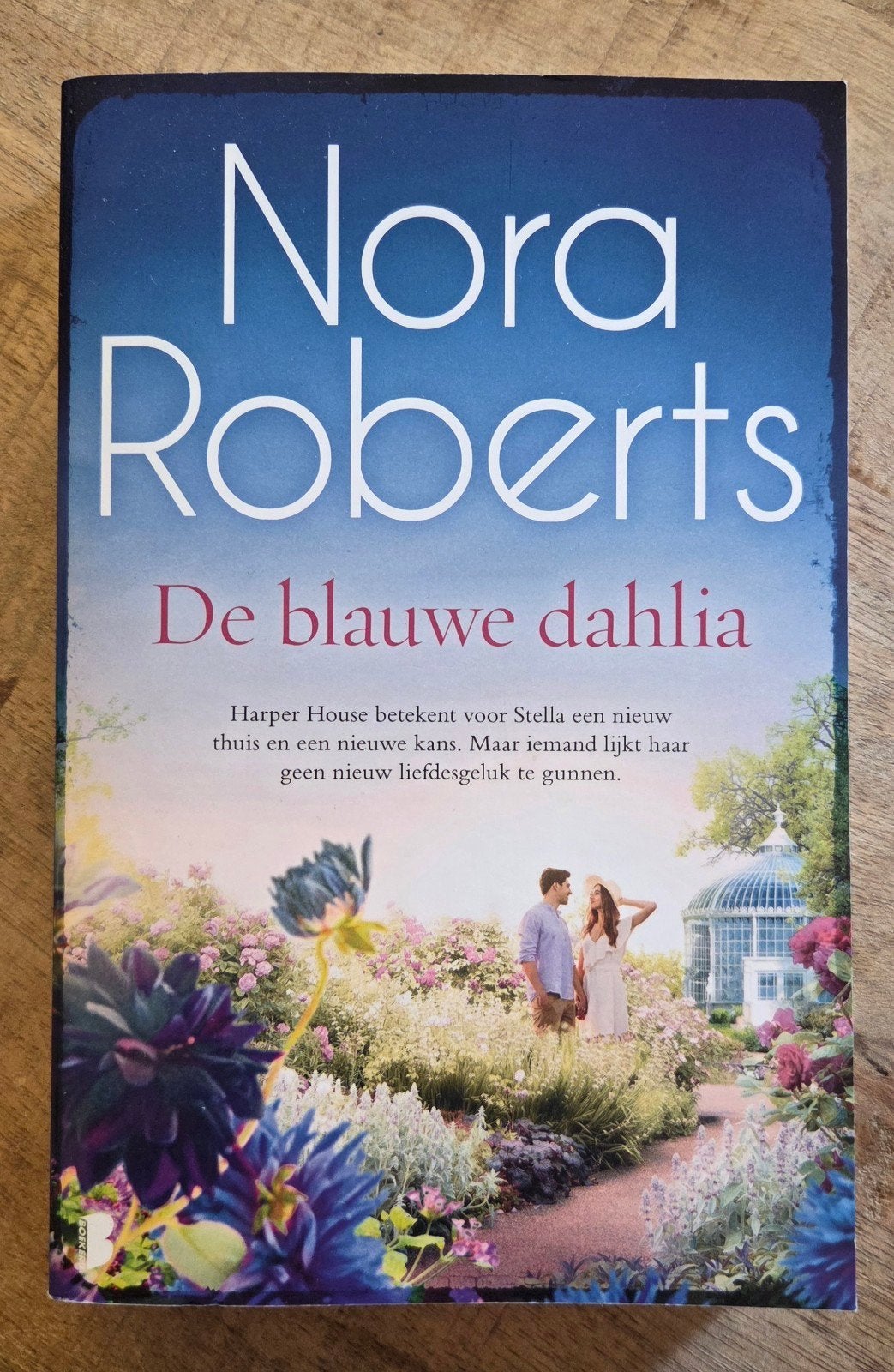 Nora Roberts  - De blauwe dahlia, Ophalen of Verzenden, Zo goed als nieuw, Nora Roberts