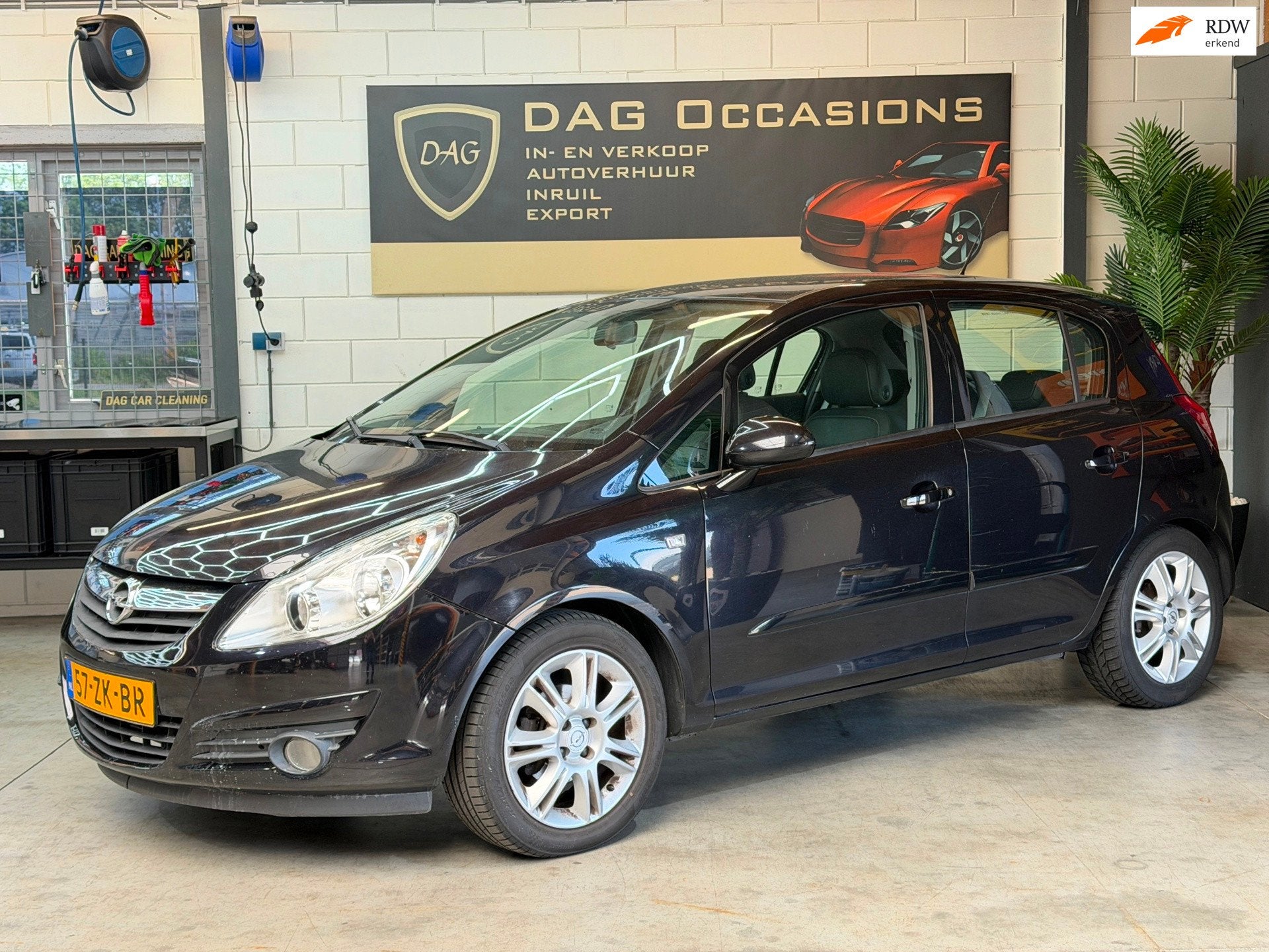 Opel Corsa 1.4-16V Cosmo NIEUW APK | CRUISE|HALF LEER|TREKHA, Auto's, Voorwielaandrijving, 1063 kg, Gebruikt, Zwart
