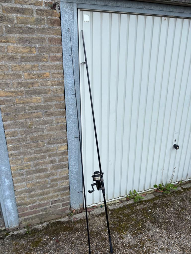 Shimano Baitrunner 4500 met Werphengel, Ophalen of Verzenden, Gebruikt, Complete set