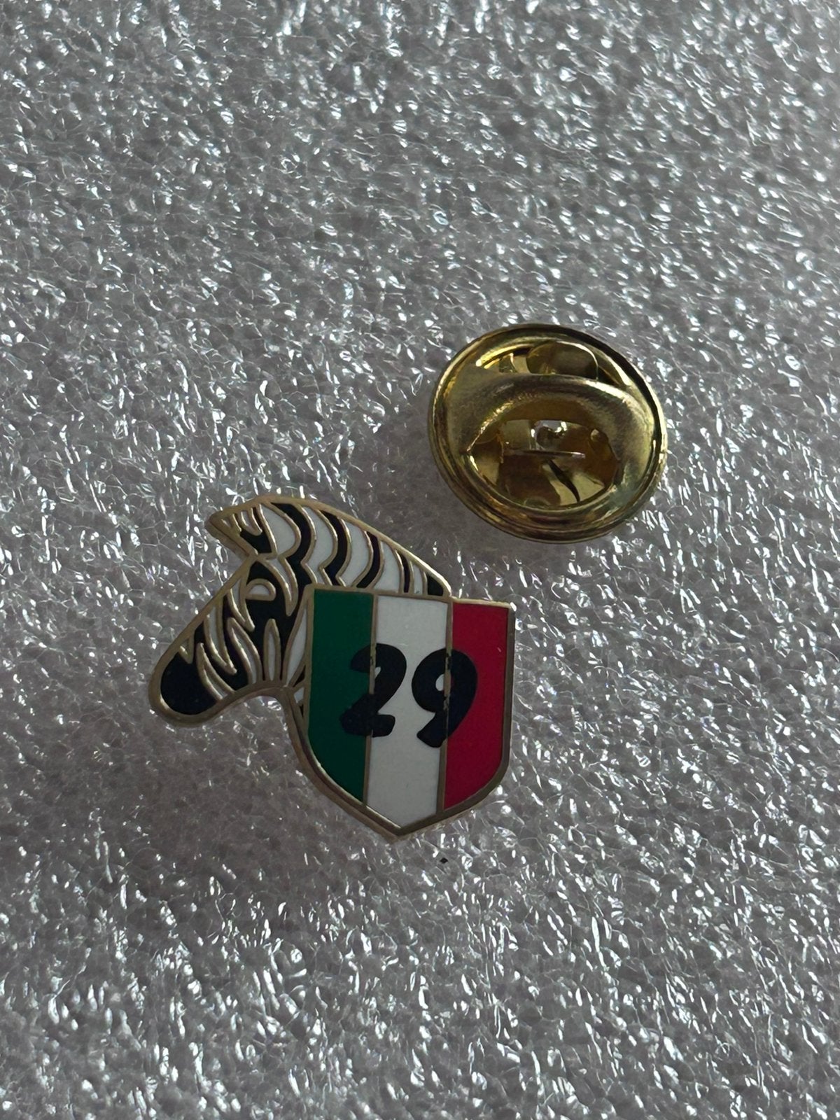 Zeer zeldzame Juventus pin, Verzamelen, Speldjes, Pins en Buttons, Ophalen of Verzenden, Zo goed als nieuw, Sport, Speldje of Pin