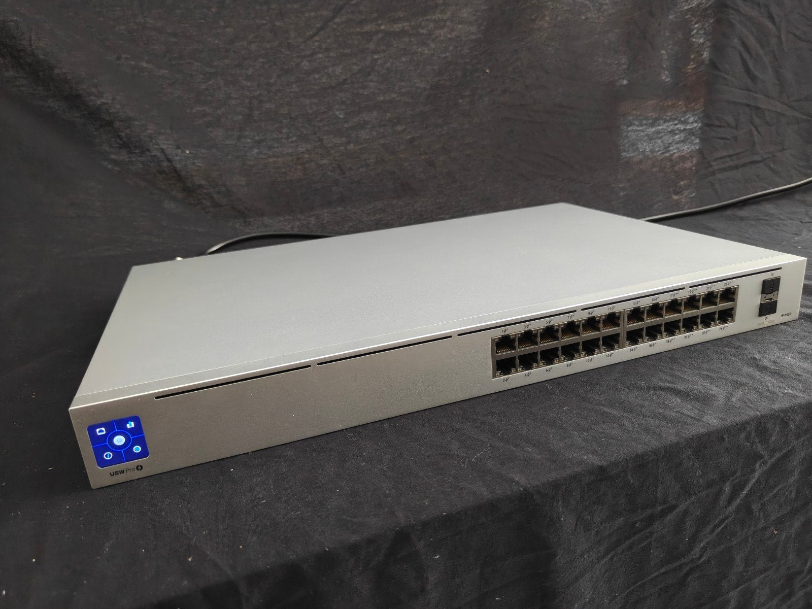 Ubiquiti UniFi USW-Pro-24-PoE Switch, Computers en Software, Netwerk switches, Zo goed als nieuw, Ophalen