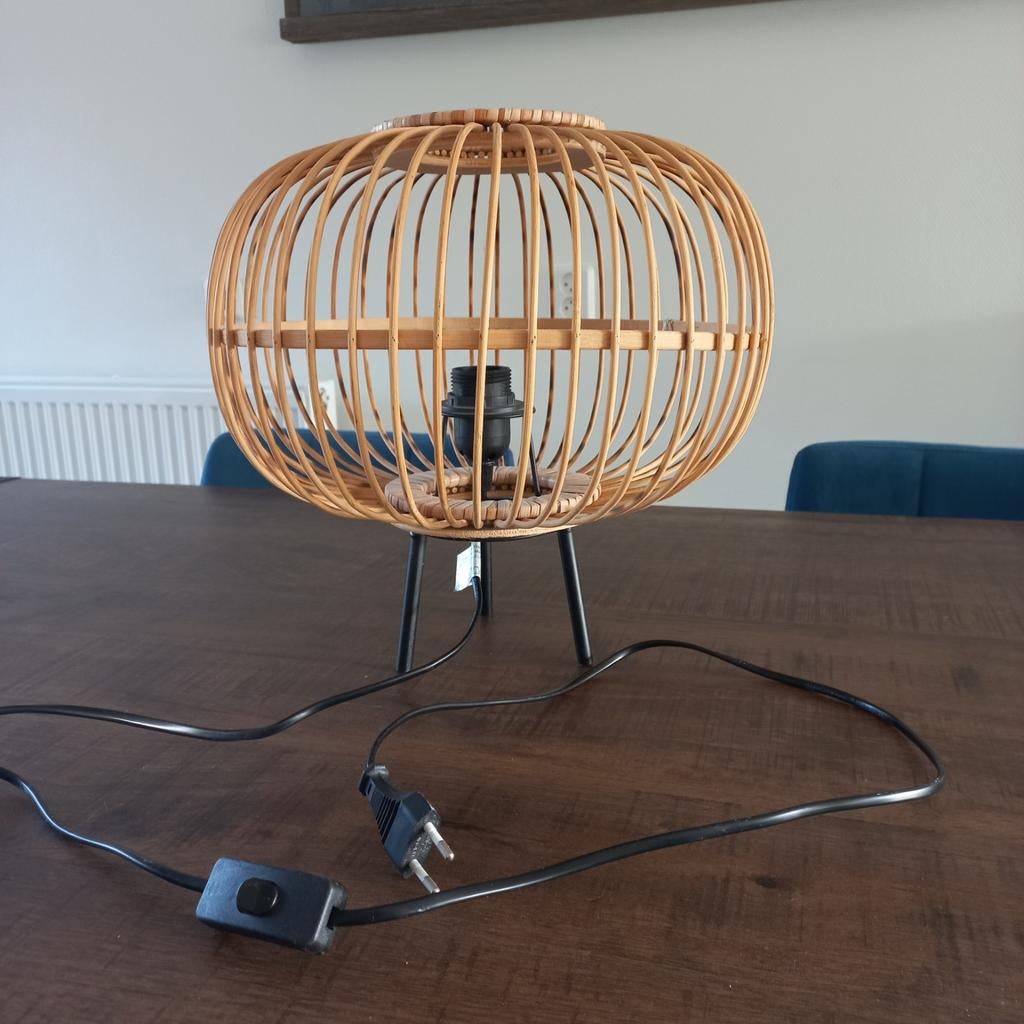 Rotan tafellamp, Huis en Inrichting, Lampen | Tafellampen, Ophalen, Zo goed als nieuw, Minder dan 50 cm