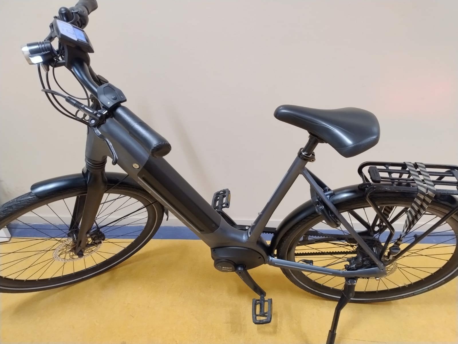 Gazelle Ultimate C8 2023 in zeer goede staat, Ophalen, Zo goed als nieuw, 51 tot 55 cm, 50 km per accu of meer