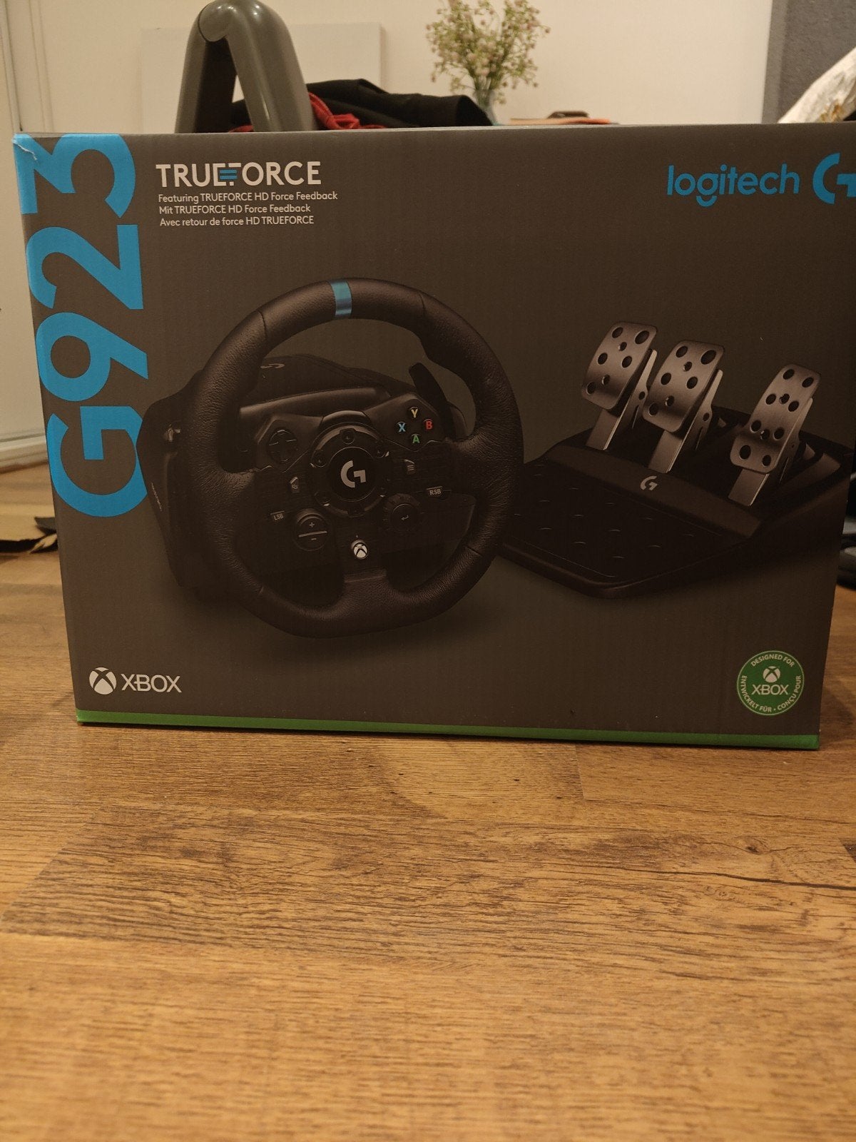 Foto 2 van Logitech G923 Trueforce racestuur en pedalen voor PC|Xbox