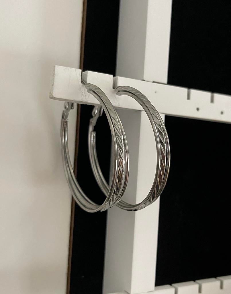 Hoepel oorbellen zilverkleurig, Overige materialen, Hangers, Ophalen of Verzenden, Zo goed als nieuw