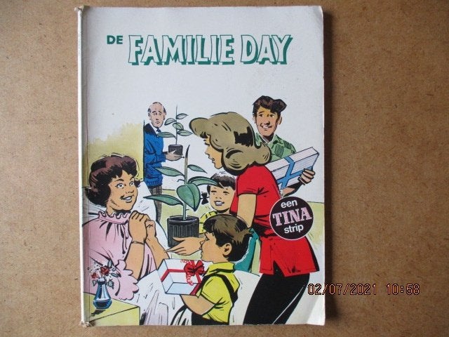 adv4937 de familie day, Eén stripboek, Ophalen, Gelezen