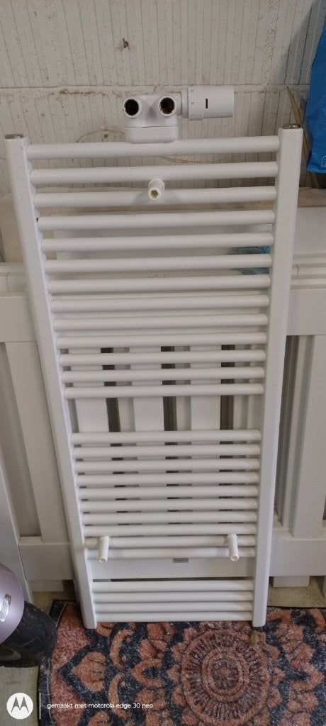Witte handdoekradiator met thermostaatkraan en ventiel, Ophalen, Gebruikt, Radiator, Minder dan 60 cm