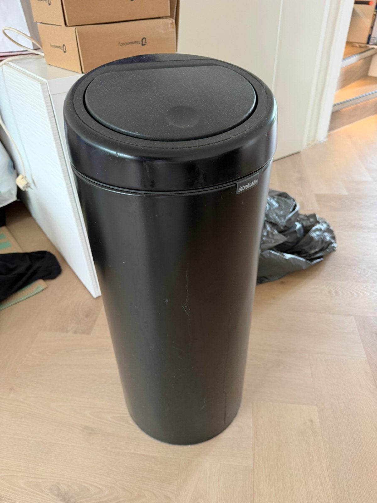 Brabantia touch bin 30 liter zwart, Huis en Inrichting, Woonaccessoires | Prullenbakken, 50 tot 75 cm, 40 liter of meer, Ophalen of Verzenden