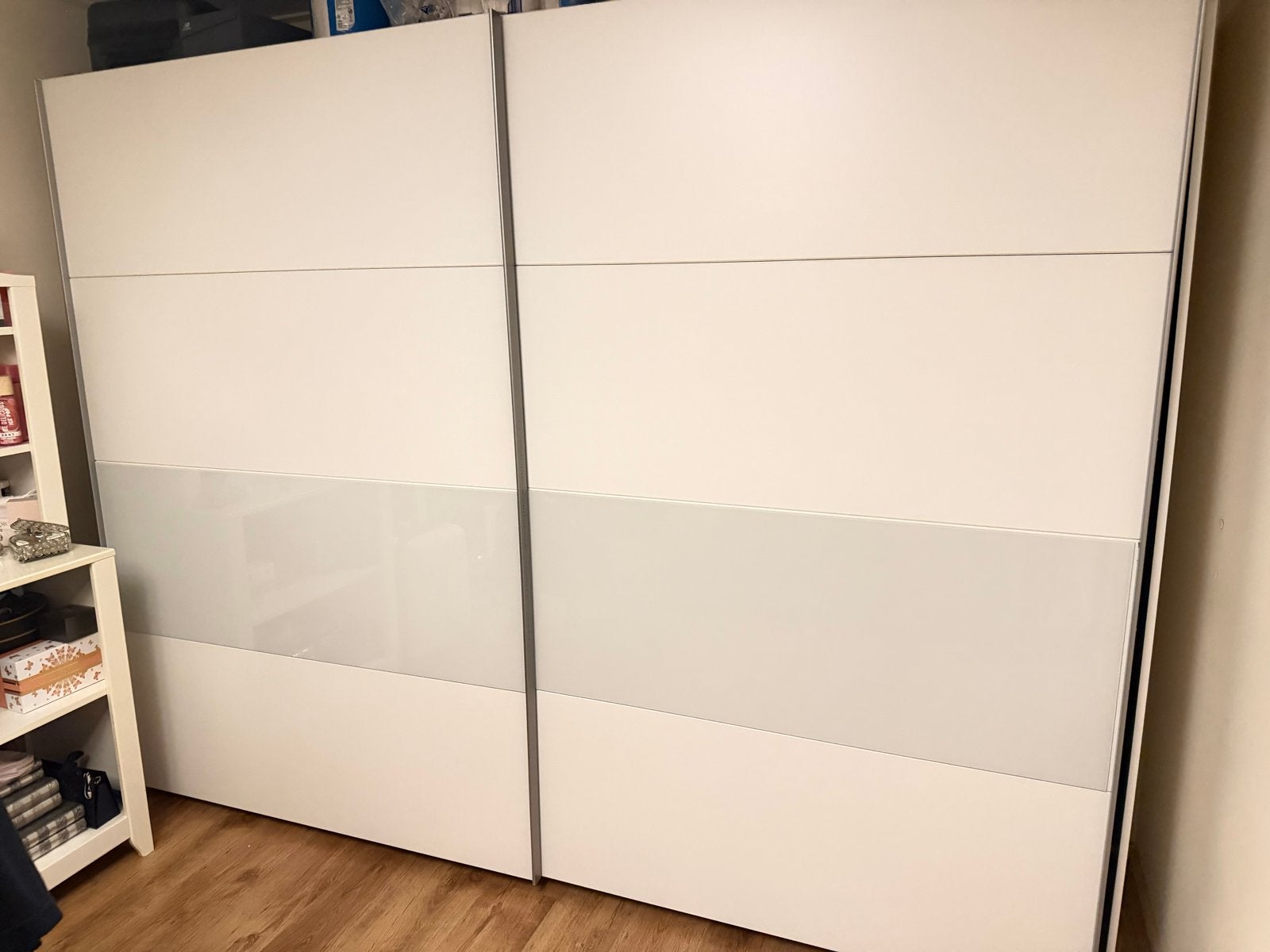 Ruime kledingkast met schuifdeuren - Wit/Grijs, Huis en Inrichting, Ophalen, 200 cm of meer, 150 tot 200 cm, Zo goed als nieuw