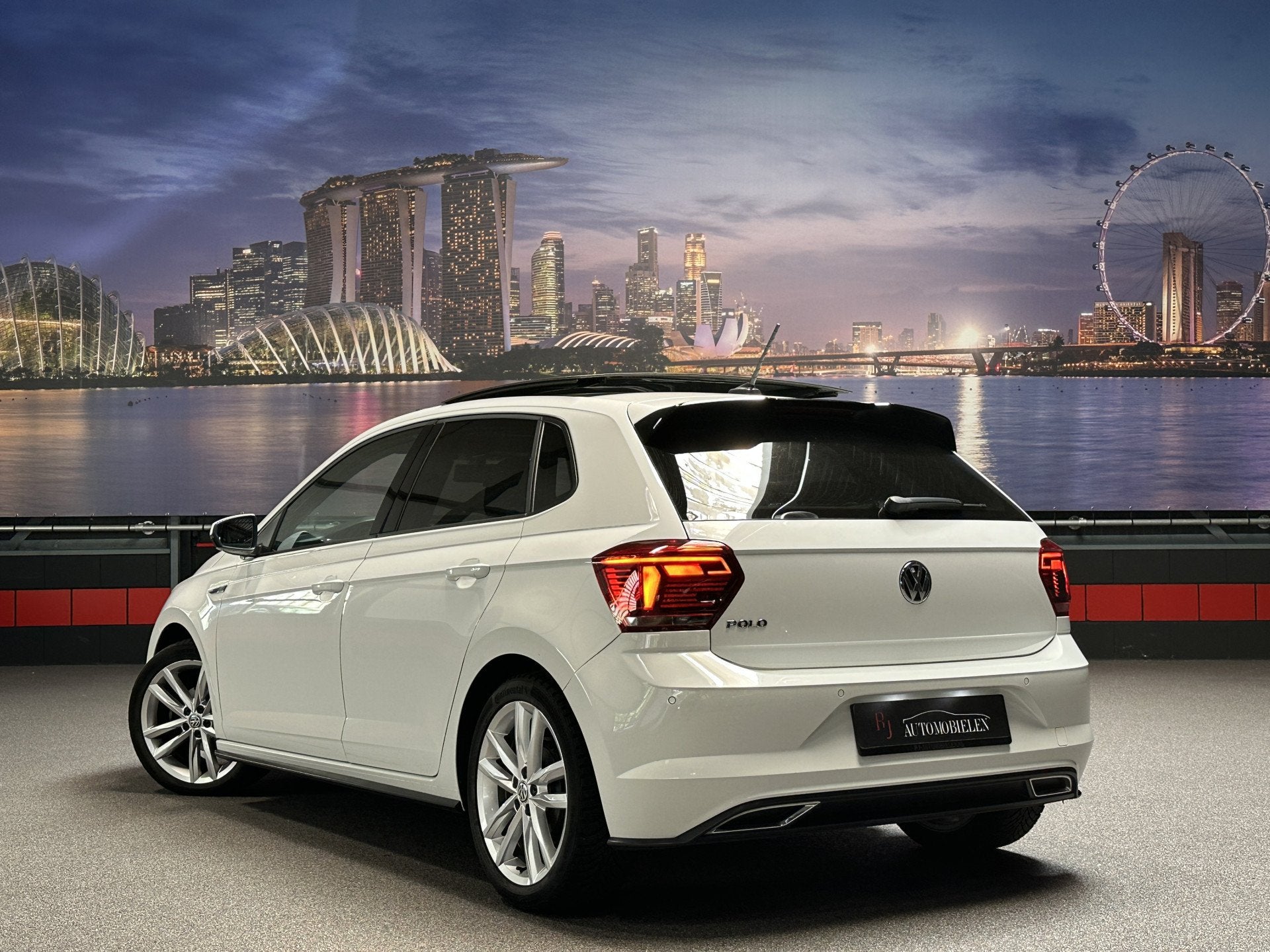Volkswagen Polo 1.0 TSI R-Line BEATS|Panorama|LED|Carplay|NL, Auto's, Volkswagen, Voorwielaandrijving, 1045 kg, Alcantara, Wit