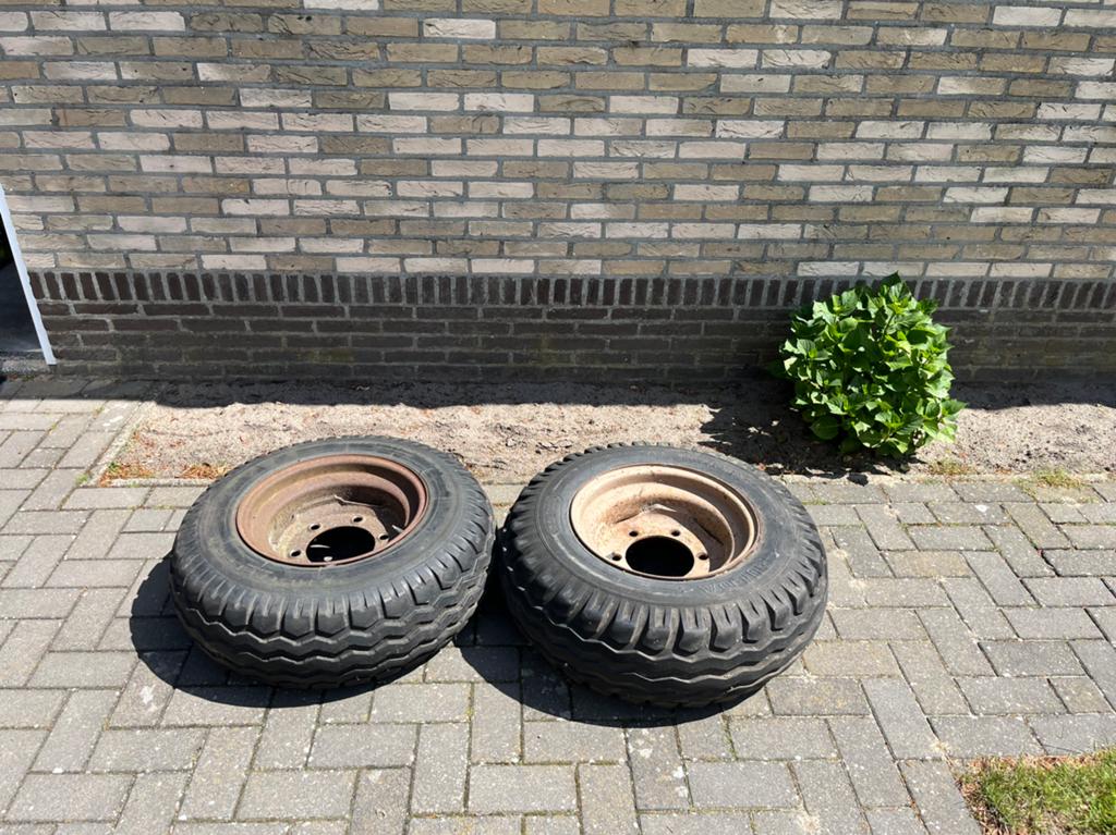 Te koop: 2 mestverspreiderbanden 10.0/75-15, Ophalen, Gebruikt