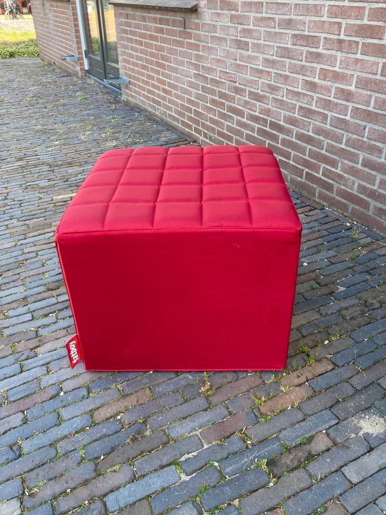Fatboy Point Poef Rood - Zo goed als nieuw, Huis en Inrichting, Banken | Voetenbanken en Poefen, Zo goed als nieuw, 50 tot 75 cm