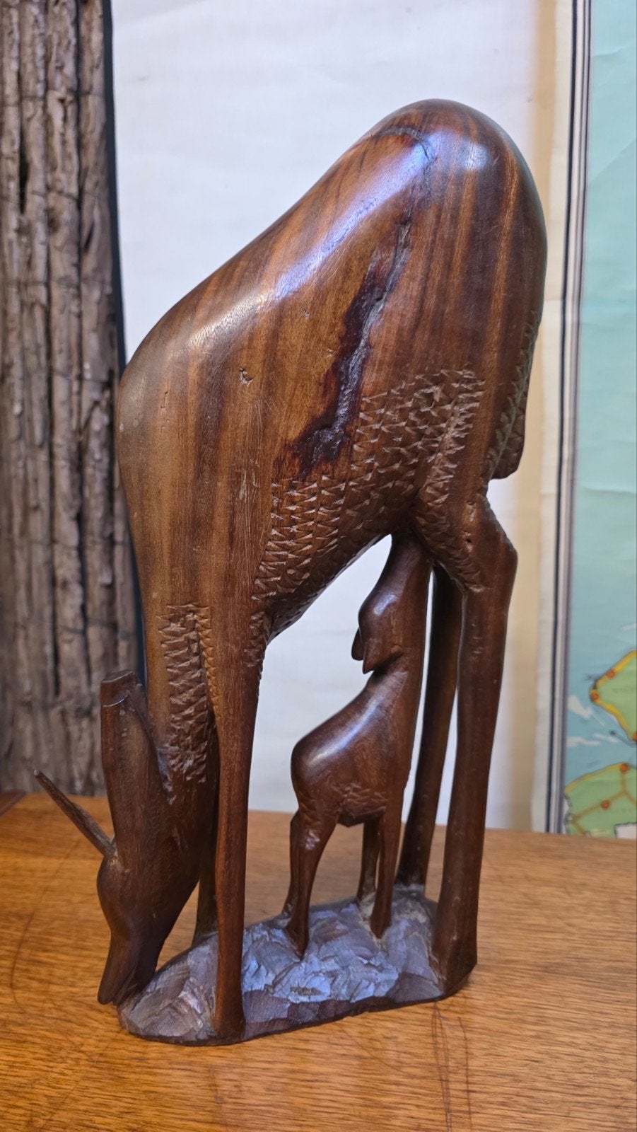 mooi groot houten vintage hert met jong, Ophalen, Hout