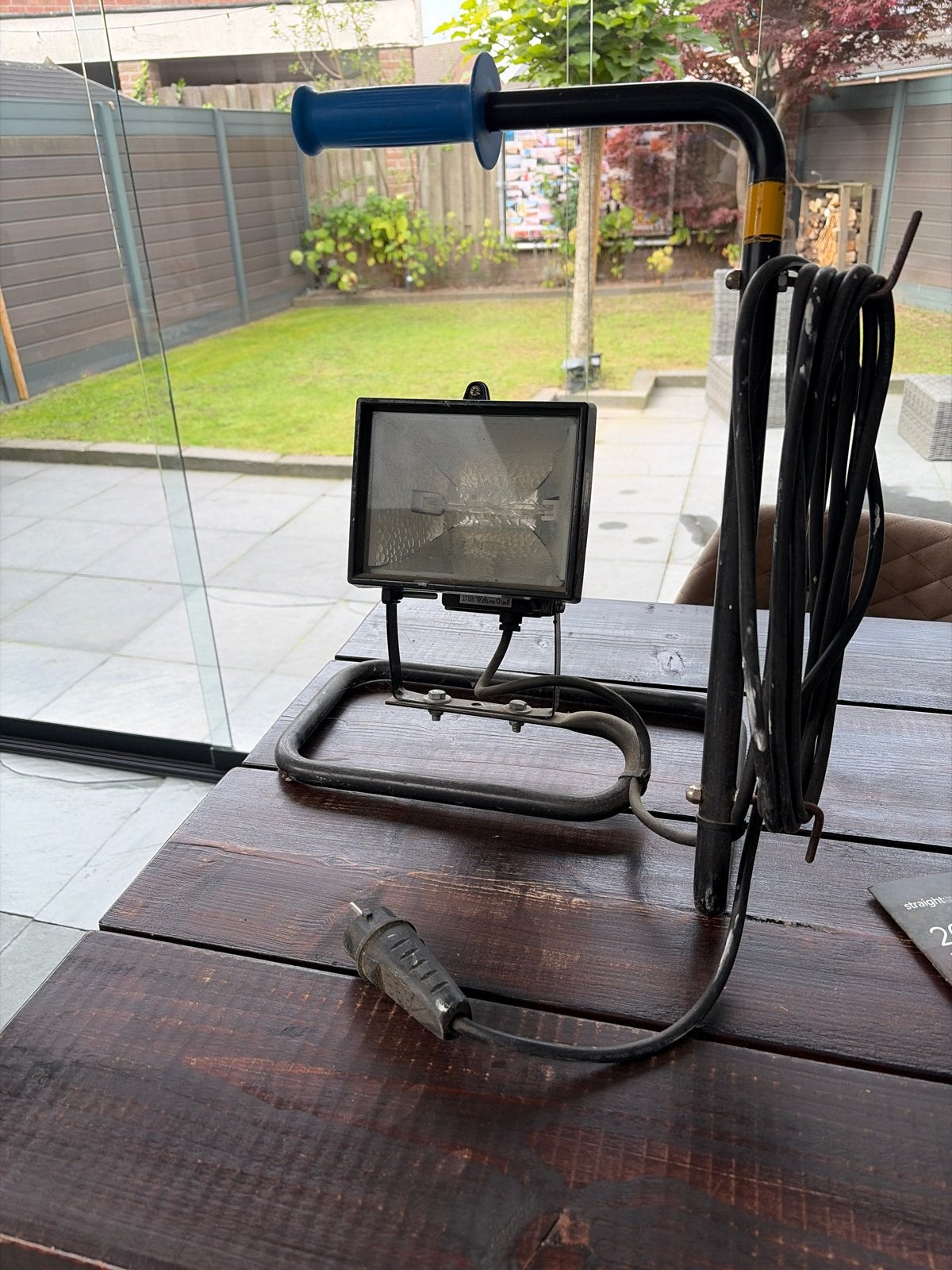 Halogeen bouwlamp met statief en lange kabel, Gebruikt, Met statief, Ophalen of Verzenden, Lamp met armatuur