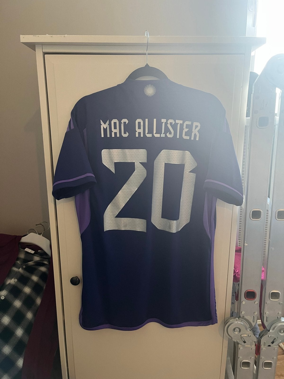Argentinië 2022 Uitshirt Mac Allister #20 met matchdetails, Maat M, Ophalen of Verzenden, Zo goed als nieuw, Shirt