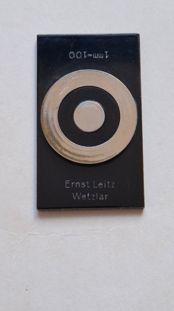 Ernst Leitz Wetzlar plaatje 1 mm = 100 voor microscoop, Ophalen of Verzenden