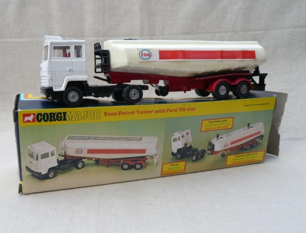Corgi 1157 Ford Transcontinental + tankopl. Esso., Hobby en Vrije tijd, Ophalen of Verzenden, Zo goed als nieuw, Bus of Vrachtwagen