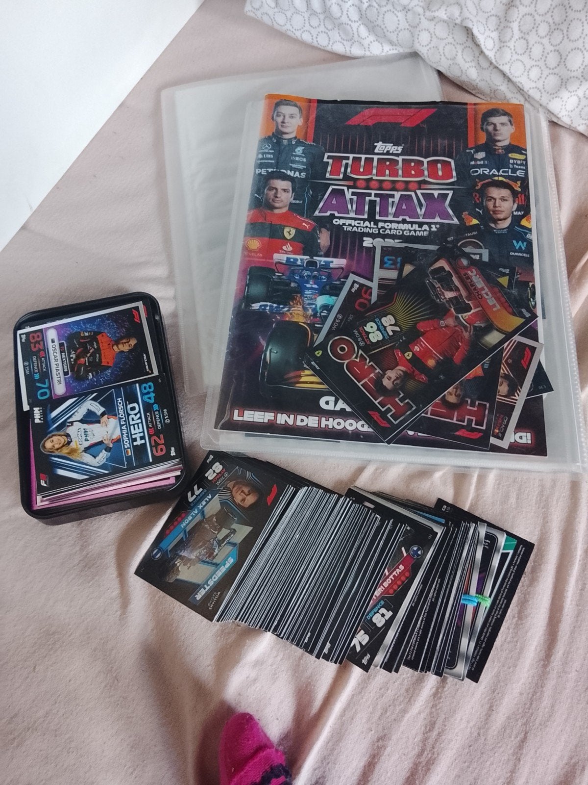 Topps Turbo Attax F1 Kaarten Collectie met Map en Blik, Hobby en Vrije tijd, Verzamelkaartspellen | Overige, Ophalen of Verzenden