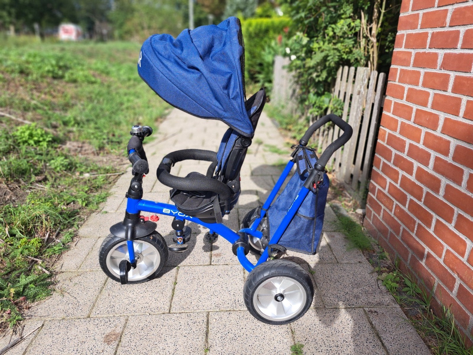 driewieler met duwstang en zonne pedalen voor kleine kinde, Fietsen en Brommers, Ophalen, Zo goed als nieuw
