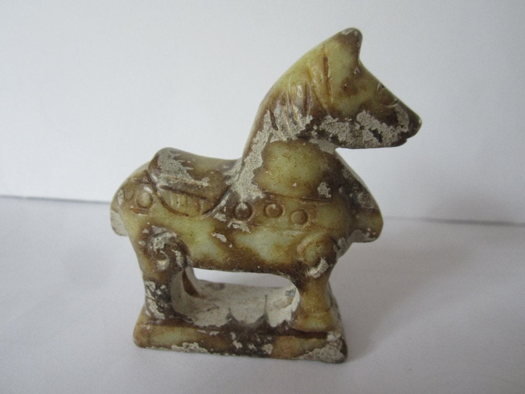 Old china natural jade beeldje paard. #3249, Ophalen of Verzenden, Overige materialen, Beeld