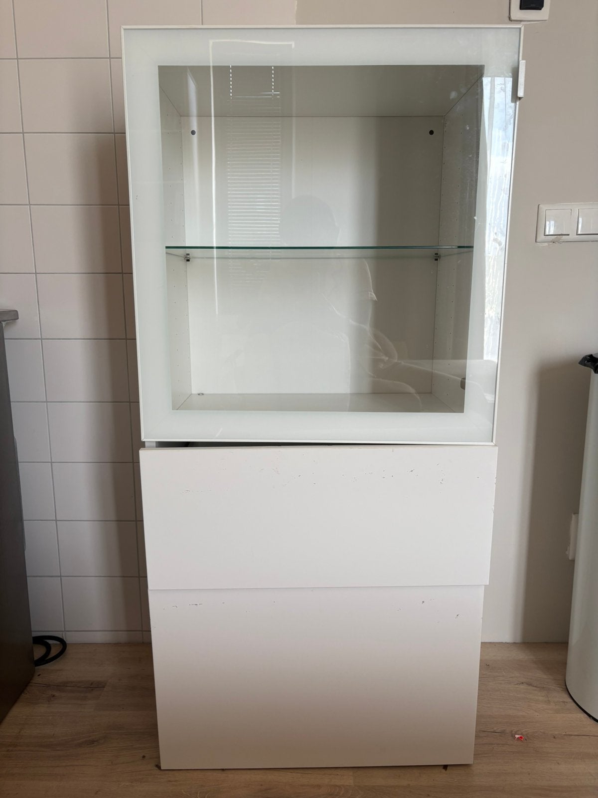 IKEA Vitrinekast met lades - Wit, Huis en Inrichting, Kasten | Vitrinekasten, Ophalen, Kunststof, Gebruikt, 100 tot 150 cm