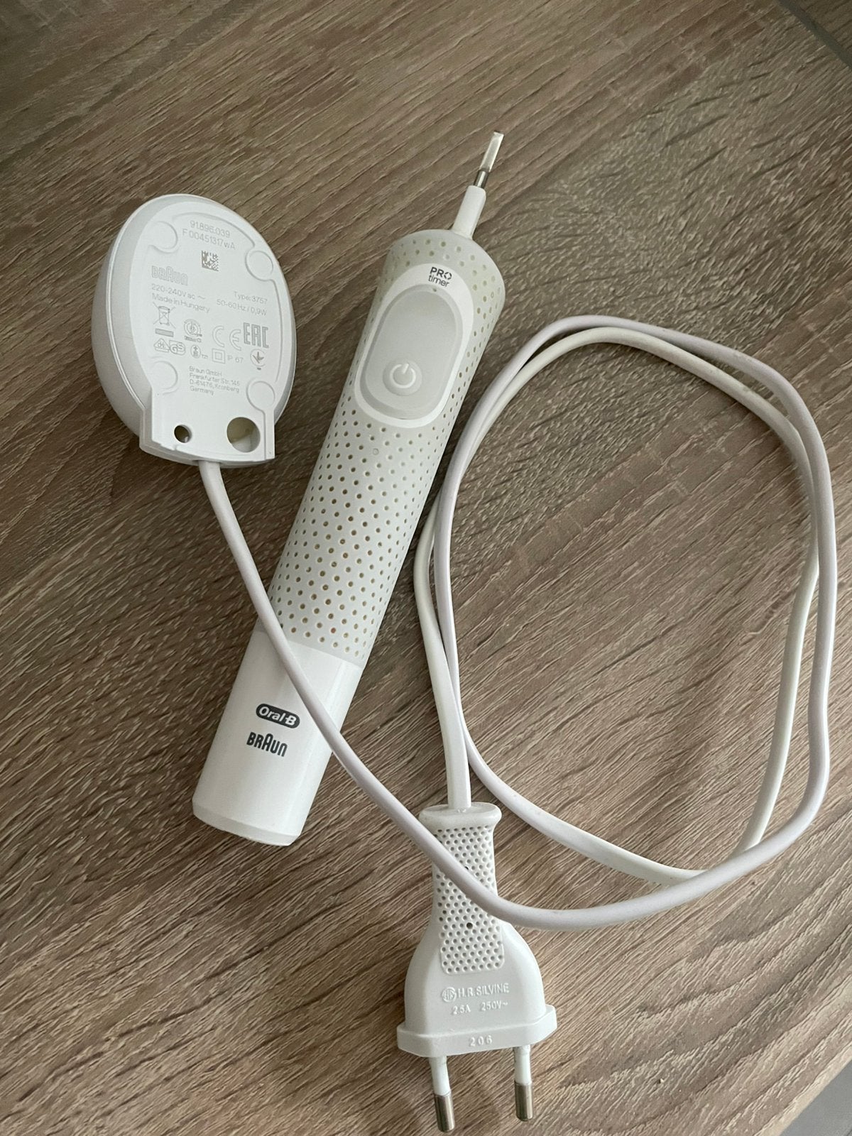 Oral B elektrisch tandenborstel, Ophalen, Zo goed als nieuw, Tandenborstel