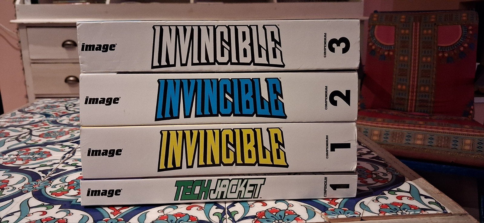 invincible compendium 1,2 en 3 + tech jacket compendium 1, Gelezen, Amerika, Complete serie of reeks, Ophalen of Verzenden
