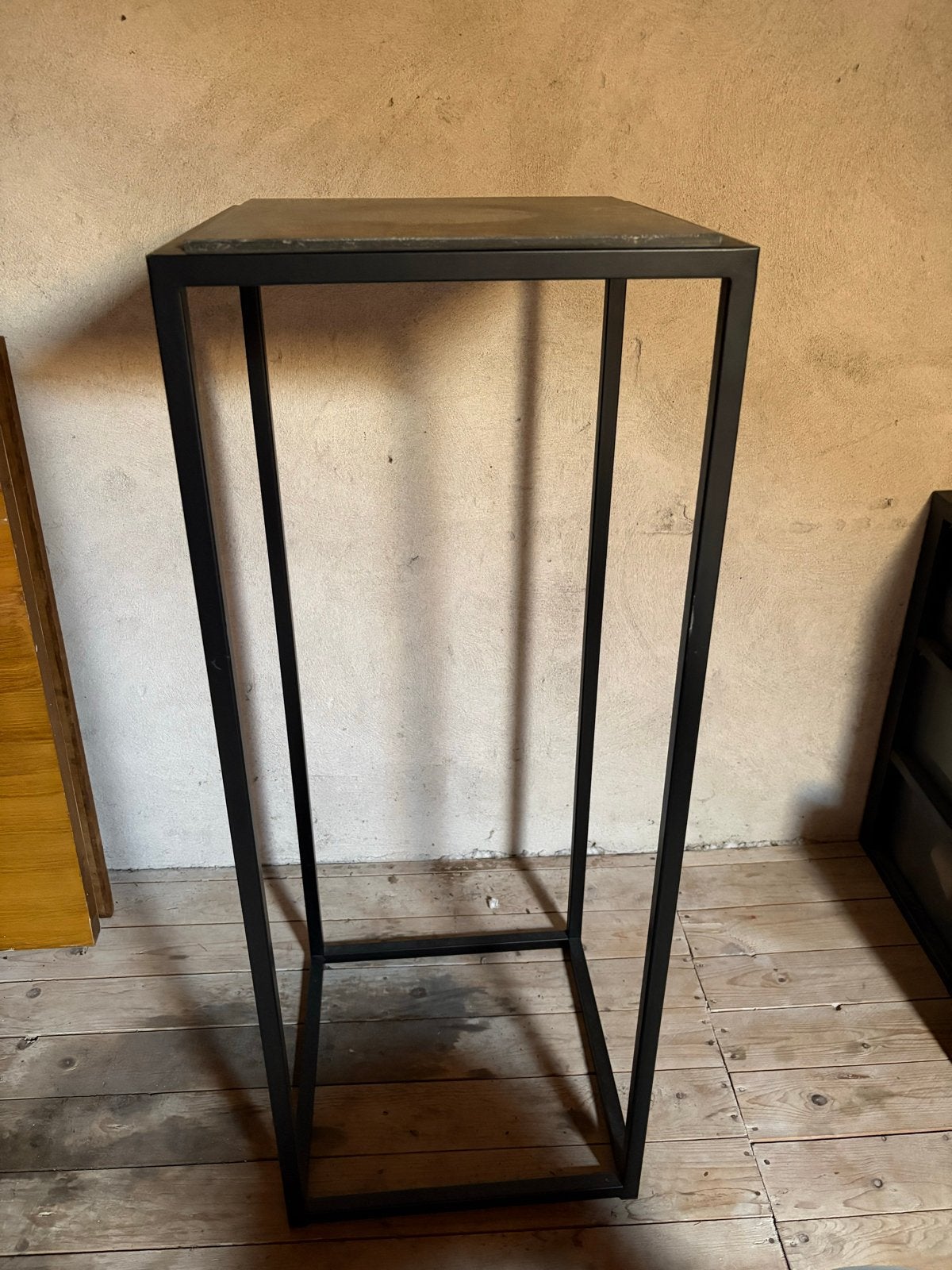 Zwarte plantenstandaard van Intratuin, Huis en Inrichting, Ophalen, Minder dan 55 cm, Gebruikt, Metaal of Aluminium