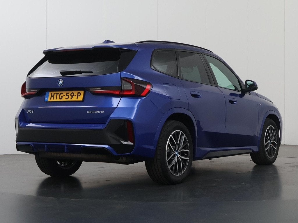 BMW X1 xDrive25e | M-Pakket | Curved Display | Sportstoelen, Auto's, BMW, Gebruikt, Euro 6, 16 kWh, Blauw