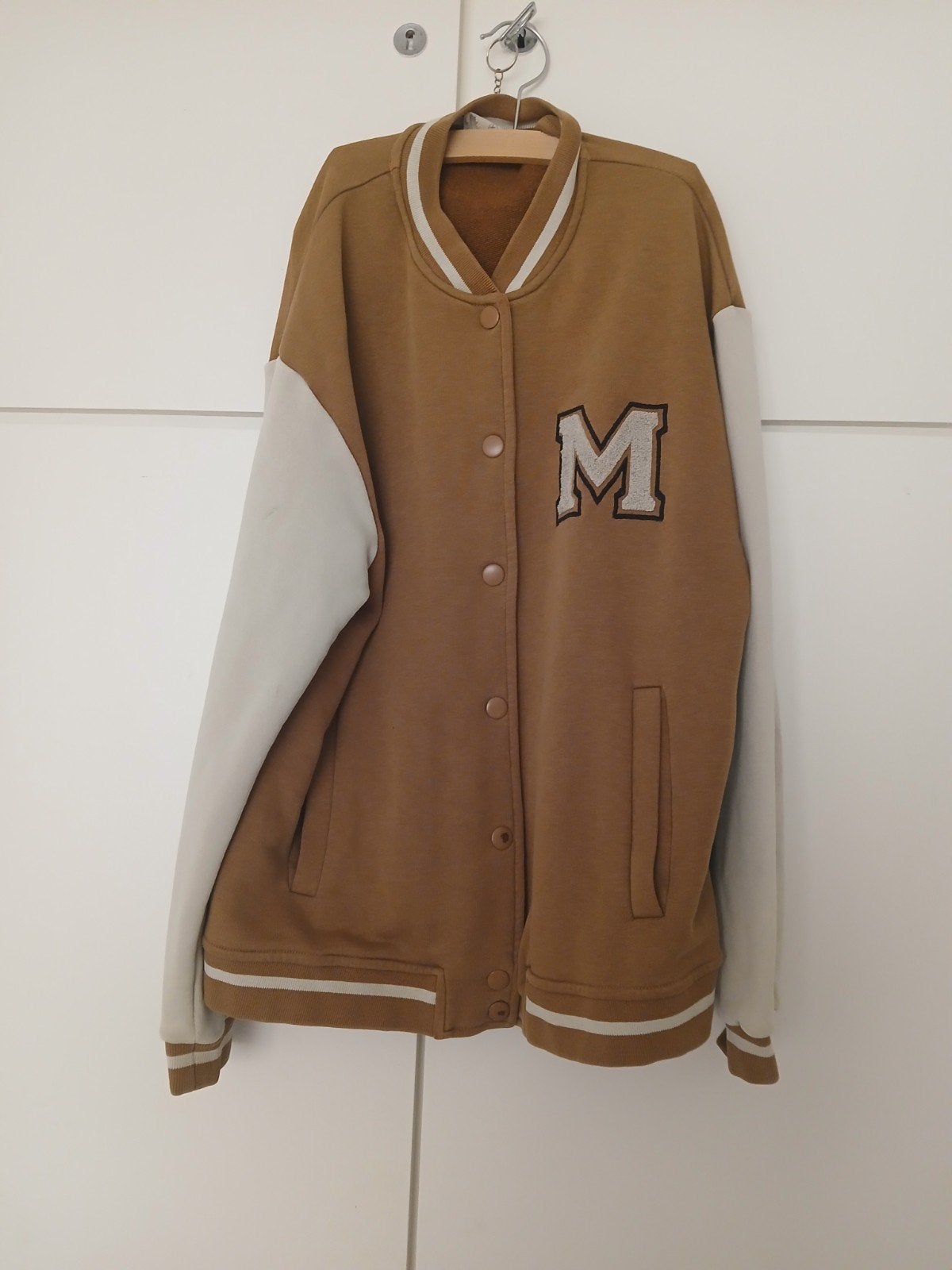 Madness Varsity Jacket - Bruin/Wit - Maat XS, Ophalen, Bruin, Madness, Maat 34 (XS) of kleiner