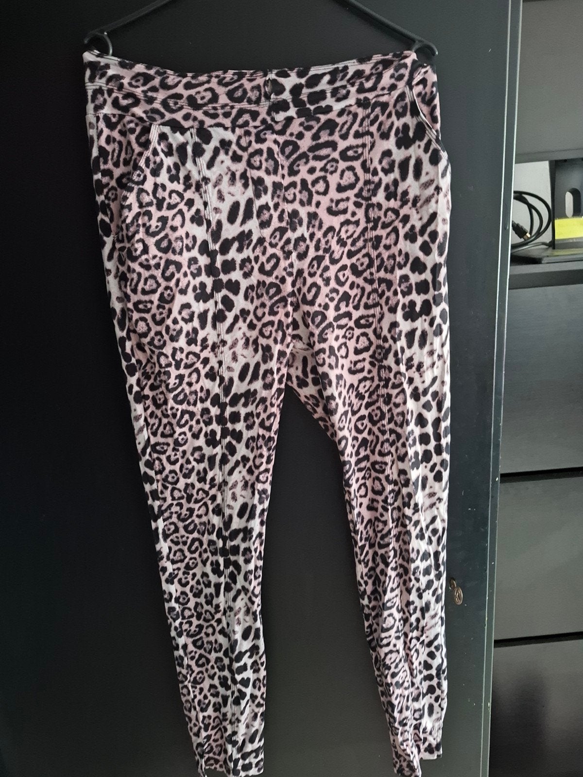 Luipaardprint legging - comfortabel en stijlvol, Kleding | Dames, Maat 38/40 (M), Meerkleurig, Ophalen of Verzenden, Onbekend