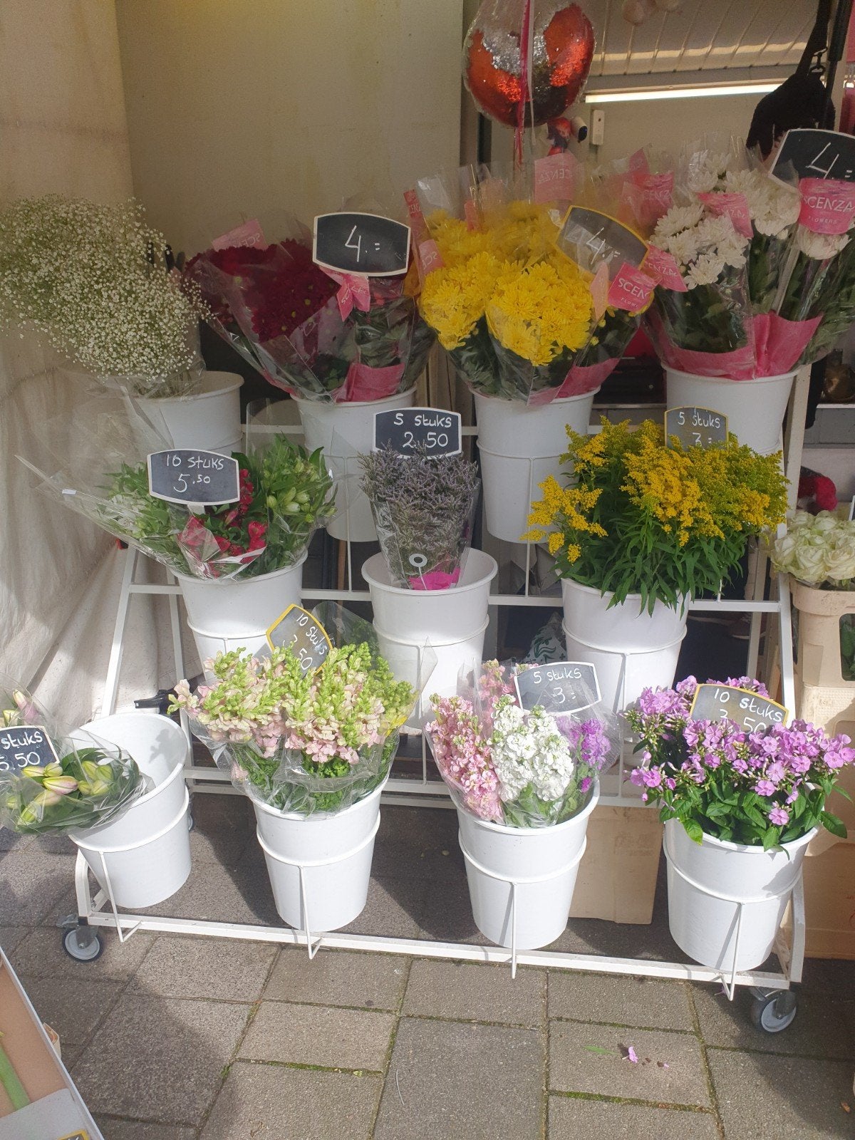 Bloemen/boeketten rek op wielen - Wit metaal