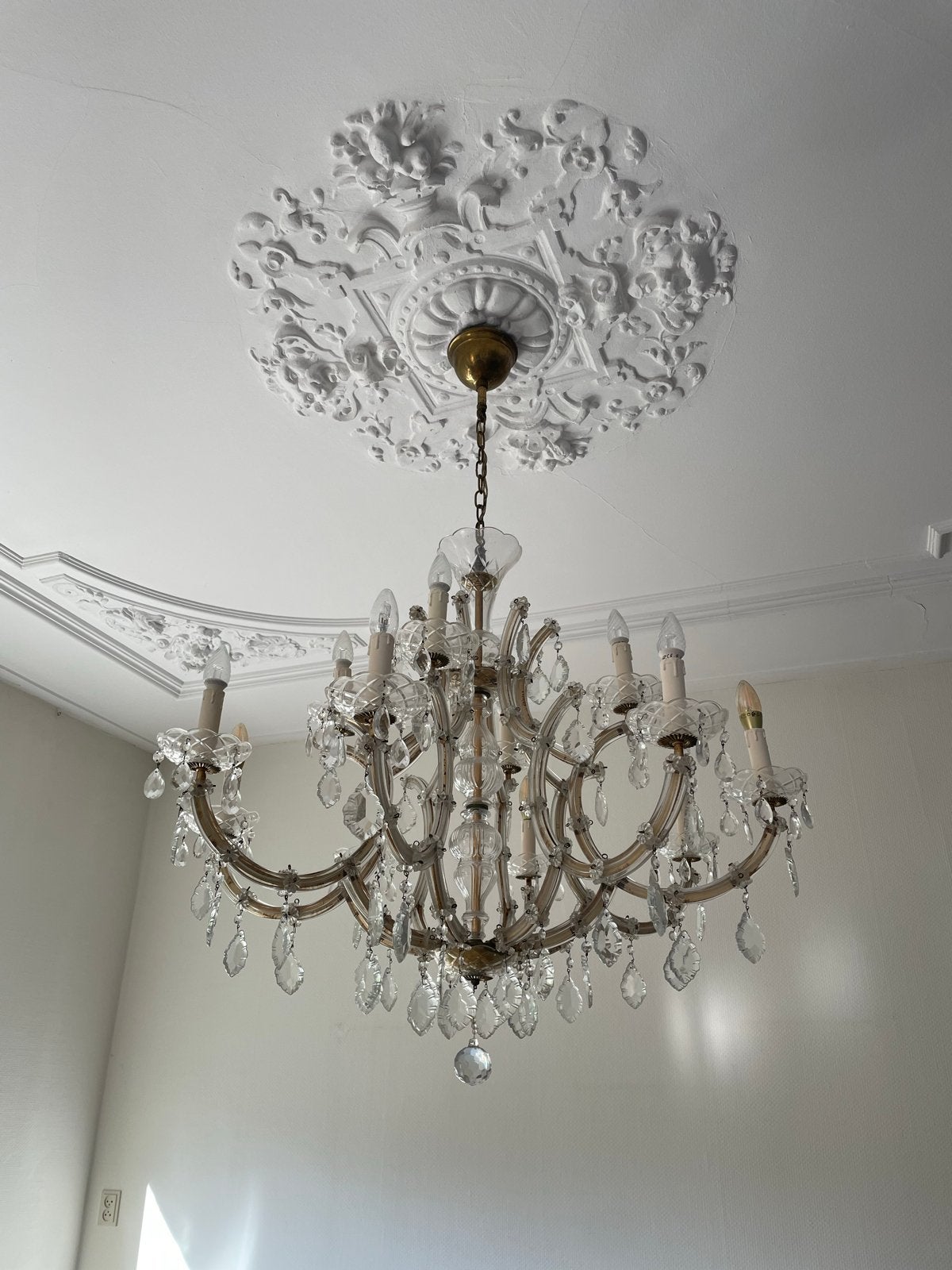 Elegante Kroonluchter met Kristallen en Gouden Details, Antiek en Kunst, Ophalen